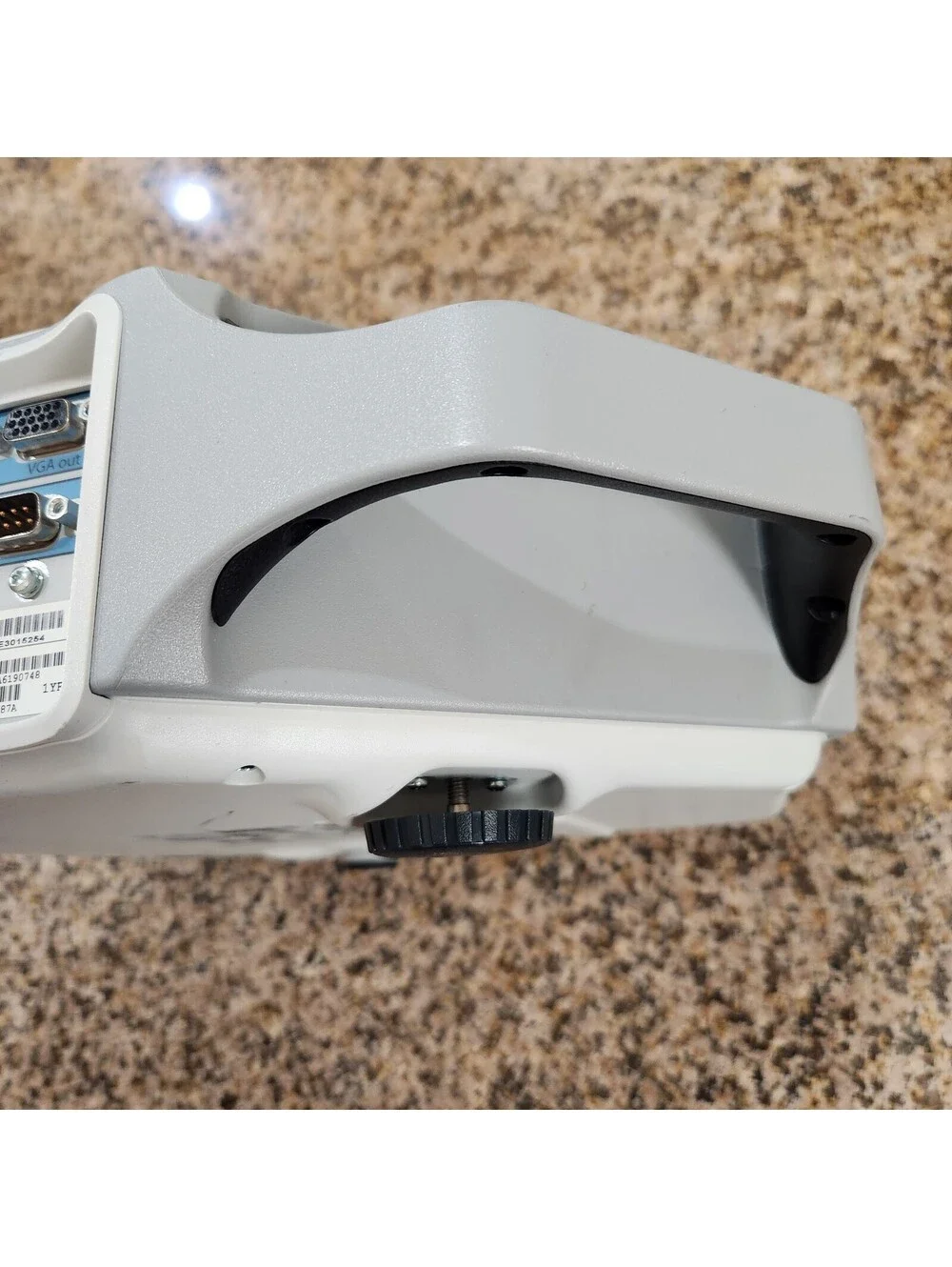 HP VP6325 Desktop DLP Video Projector CRVSB-05CE VGA - 1,232 HOURS / NO REMOTE